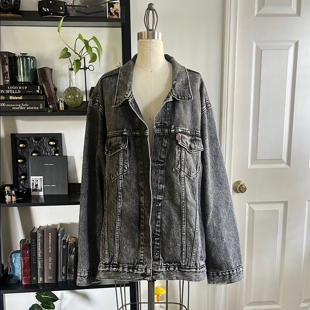 Levi's  Black Denim Jacket Distressed Size men's XXL new with tags